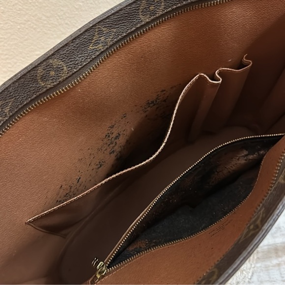 Louis Vuitton Shoulder Bag - Picture 7 of 10